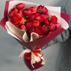 Букет из 21 красного ранункулюса в Пушкино