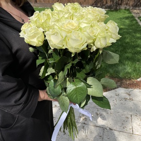 Букет из 21 белой розы (70 см) в Пушкино