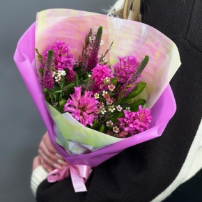 Букет "Вспышка" из гиацинтов, хамелациума и вероники в Пушкино