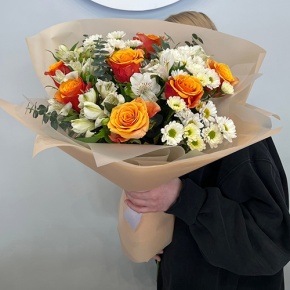 Букет "Апельсин" из роз и хризантем сантини в Пушкино