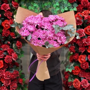 Букет  "Гармония" из 7 хризантем с эвкалиптом в Пушкино