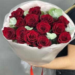 Букет из 13 роз Эквадор Эксплорер (60 см) в Пушкино