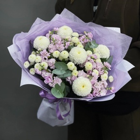 Букет "Ванила" из хризантем сантини, Момоко, эвкалипта и ароматных маттиол в Пушкино