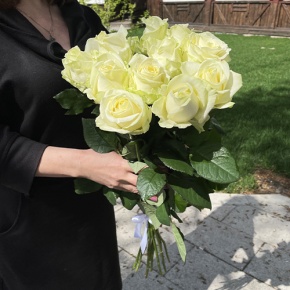 Букет из 11 белых роз (70 см) в Пушкино