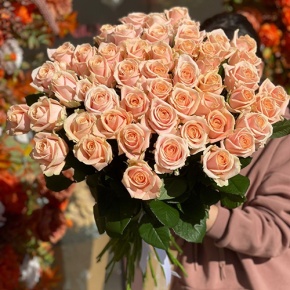 Букет из 51 персиковой розы (60 см) в Пушкино