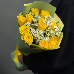 Букет "Нотка счастья" из лимонных роз и хамелациума (40 см) в Пушкино