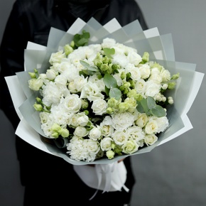 Букет "Маскарпоне" из роз, диантусов, эустом и гиперикума в Пушкино