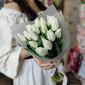 Букет из 15 белых тюльпанов в Пушкино