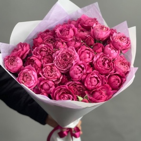 Букет из 11 кустовых пионовидных роз Джульетта в Пушкино