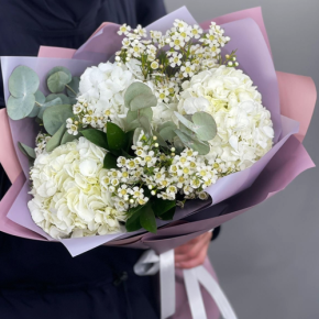 Букет "Суприм" из гортензий и хамелациума в Пушкино