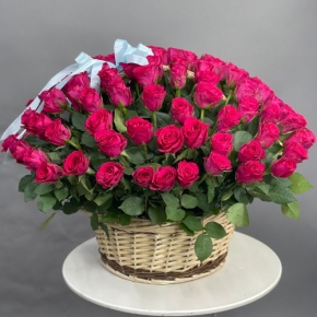 Композиция в корзине из 151 малиновой розы в Пушкино
