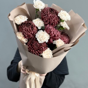 Букет из хризантем Бигоуди и диантусов в Пушкино