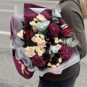 Букет "В каждом мгновении" из хризантем Бигоуди, кустовых роз, сафари, гербер Экзотик и диантусов в Пушкино