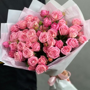 Букет из 11 нежных кустовых роз в Пушкино