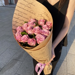 Букет из 15 роз Меритим в крафте (60 см) в Пушкино