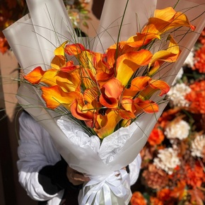 Монобукет из 21 оранжевой каллы в Пушкино