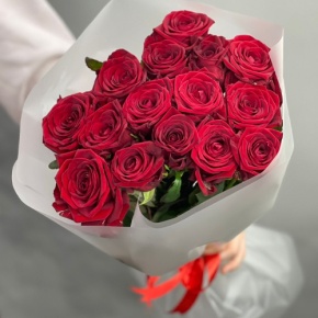 Букетик из 15 красных роз (60 см) в Пушкино