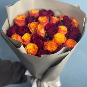 Букет из 25 Кенийских роз микс (40 см) в Пушкино