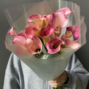 Букет из 13 нежных калл в Пушкино