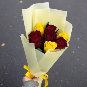 Букет из 7 Кенийских роз (40 см) в Пушкино