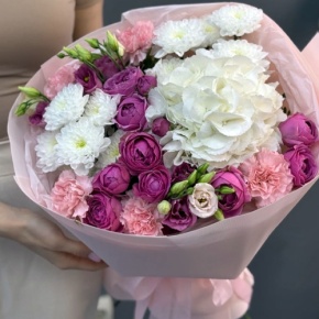 Букет "Вуаль" из хризантемы, кустовых пионовидных роз Мисти Баблз, диантусов, Голландской гортензии и эустом в Пушкино