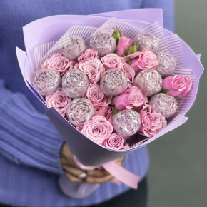 Букет из шоколадных пионов и кустовых роз в Пушкино