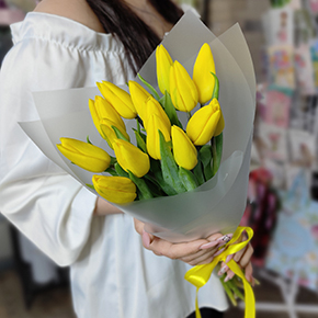 Букет из 15 жёлтых тюльпанов в Пушкино