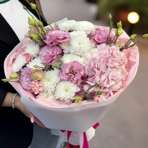 Букет "Табу" из хризантемы, Голландской гортензии и эустомы в Пушкино