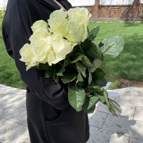 Букет из 9 белых роз (70 см) в Пушкино