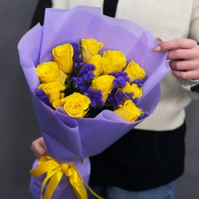 Букет "Лейкерс" из лимонных роз и статицы в Пушкино