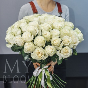 Букет 75 белых роз Эквадор Мондиаль (80 см) в Пушкино