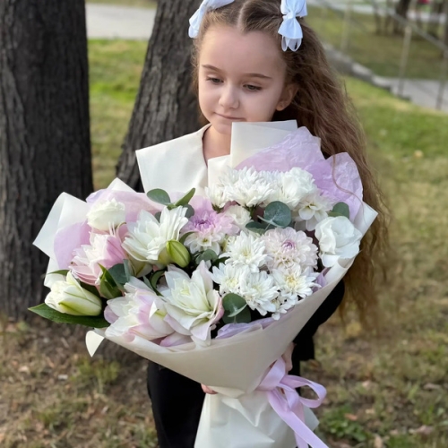 Букет на 1 сентября из лилий, хризантем и георгин в Пушкино