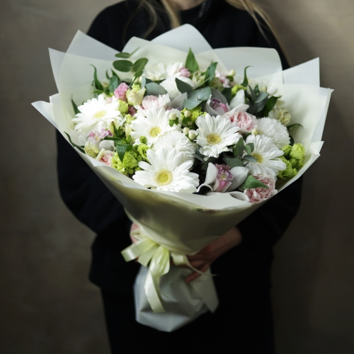Букет "Вайт дрим" из гербер, орхидей, хризантем Момоко и эустом в Пушкино