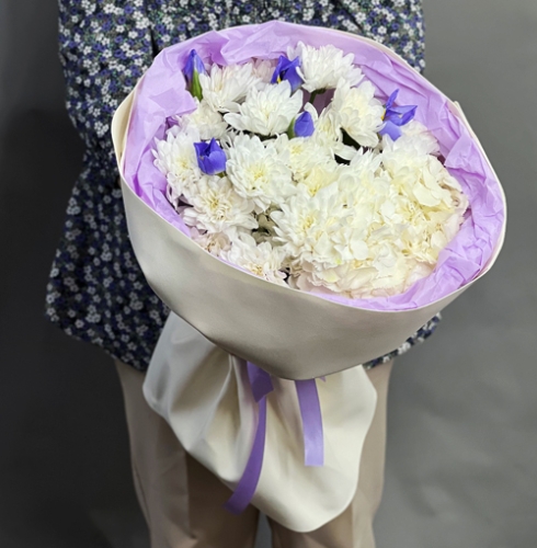 Букет "Грация" из ирисов, гортензии и кустовых хризантем в Пушкино