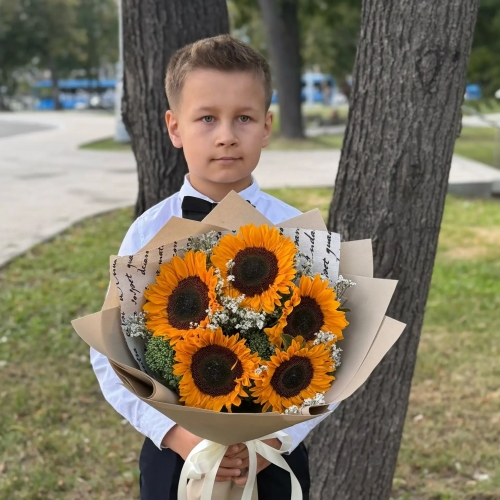 Букет на 1 сентября из 5 подсолнухов и лимониума в Пушкино