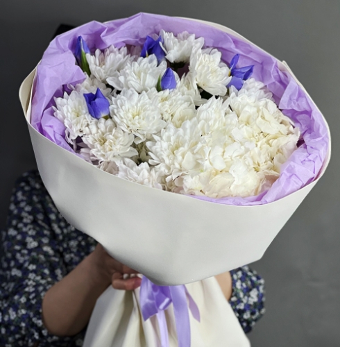 Букет "Грация" из ирисов, гортензии и кустовых хризантем в Пушкино