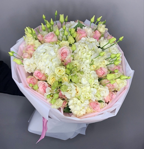 Букет "София" из гортензий, эустом и роз в Пушкино