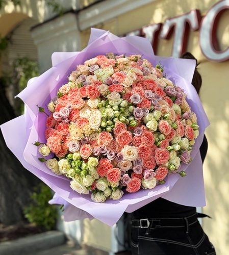 Букет из 101 кустовой розы микс в Пушкино